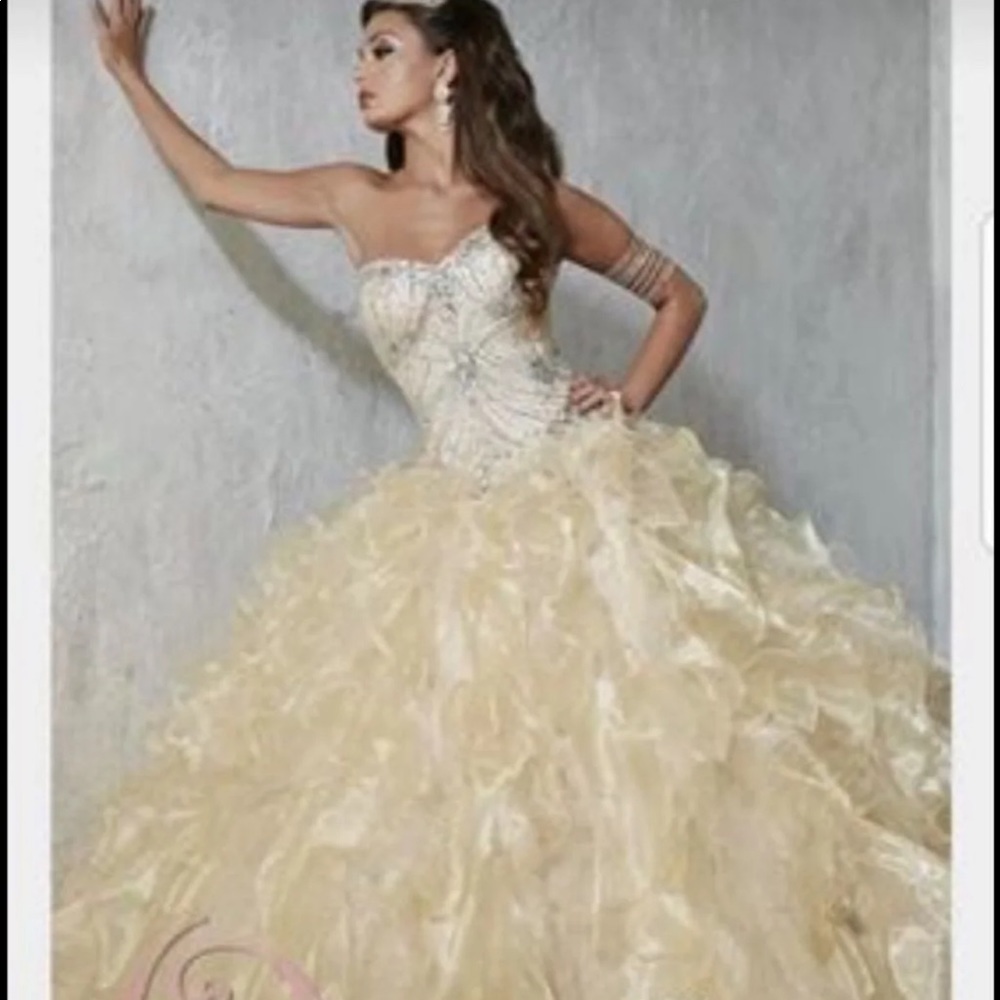quinceñera dress